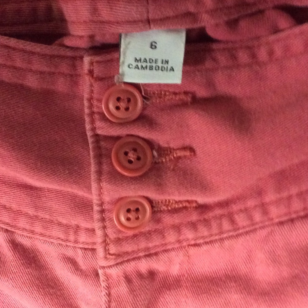 Express Shorts - Picture 2 of 3